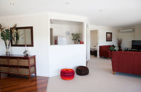 C-Deck Beach House Apartment - Dalby Accommodation 5