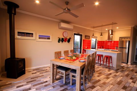 Coorong Cabins - Dalby Accommodation 2
