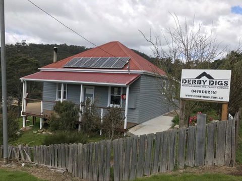 Derby Digs Cottage - Dalby Accommodation 0