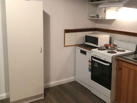 Derby Digs Cottage - Dalby Accommodation 6