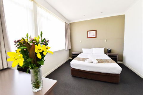 Diplomat Alice Springs - Dalby Accommodation 1