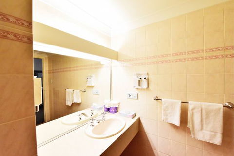 Diplomat Alice Springs - Dalby Accommodation 2