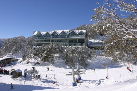Falls Creek Country Club - Dalby Accommodation 1