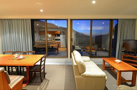 Falls Creek Country Club - Dalby Accommodation 6