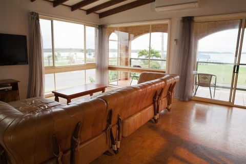 Greenwell Point House - Dalby Accommodation 1