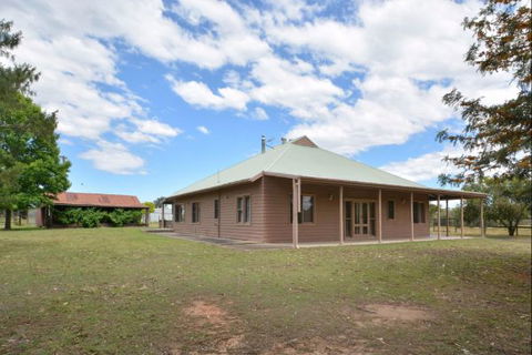 Grasmere Estate Homestead - Dalby Accommodation 0