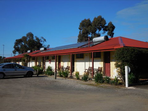 Inglewood Motel And Caravan Park - Dalby Accommodation 1