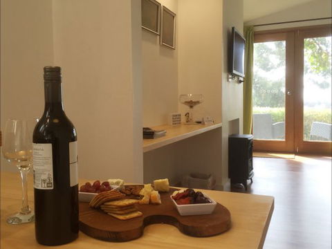 Jonathan Art Centre - Jarramarrumba House - Dalby Accommodation 3