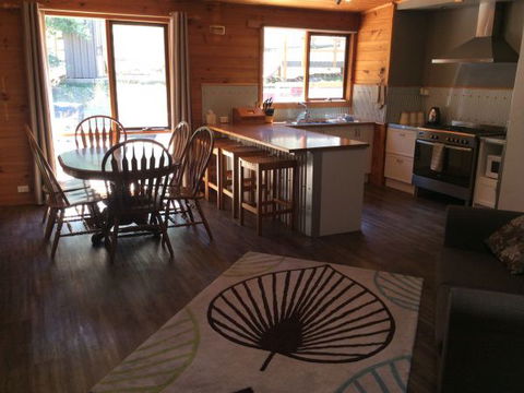 Mole Creek Cabins - Dalby Accommodation 0