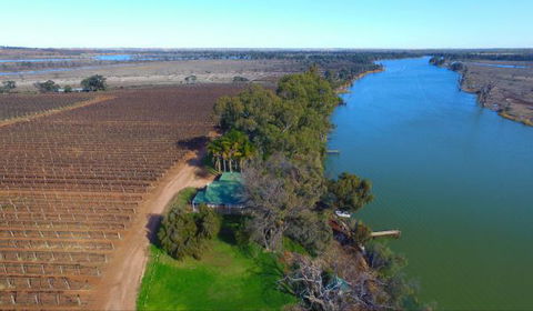 Mundic Waterfront Cottages - Dalby Accommodation 0
