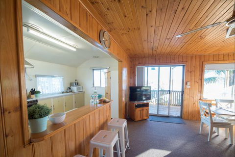 Mundic Waterfront Cottages - Dalby Accommodation 4