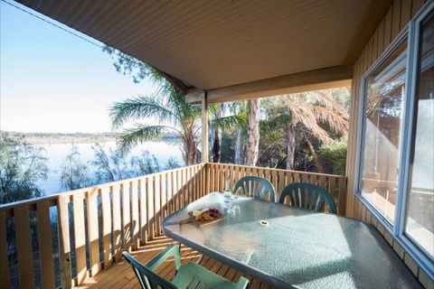 Mundic Waterfront Cottages - Dalby Accommodation 5