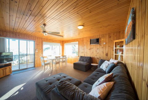 Mundic Waterfront Cottages - Dalby Accommodation 8