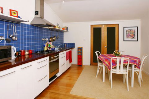 Oakhill Cottage - Dalby Accommodation 2