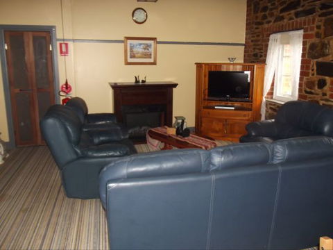 Olive Grove Retreat - Dalby Accommodation 2