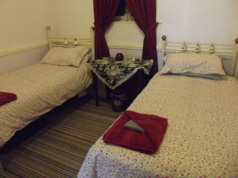 Olive Grove Retreat - Dalby Accommodation 4