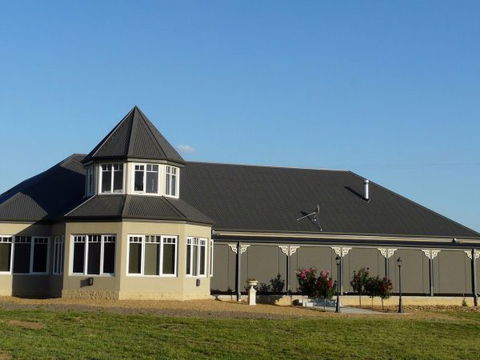 Paringa Grove Homestead - Dalby Accommodation 0