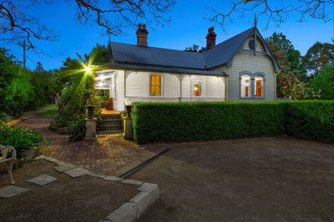 Plynlimmon: The Cottage At Kurrajong - Dalby Accommodation 1