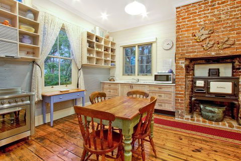 Plynlimmon: The Cottage At Kurrajong - Dalby Accommodation 5