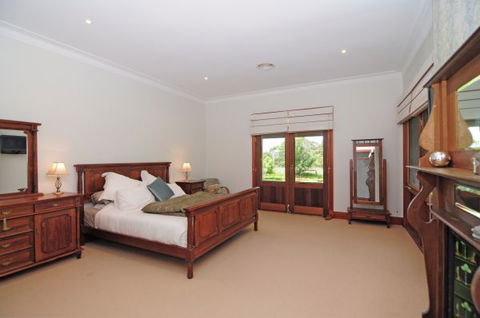 Reign Manor And Coach House - Dalby Accommodation 5