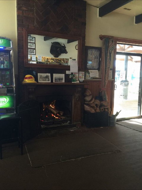 Royal Hotel Snake Valley - Dalby Accommodation 2