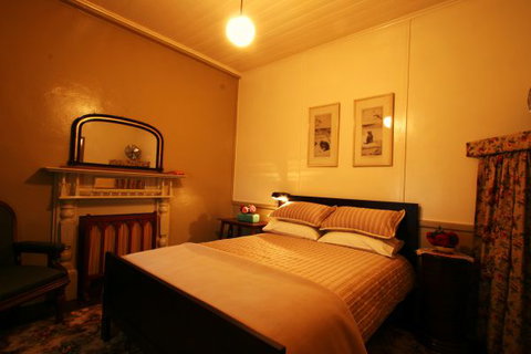 Shurdingtons Cottage - Dalby Accommodation 3