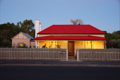 Shurdingtons Cottage - Dalby Accommodation 5