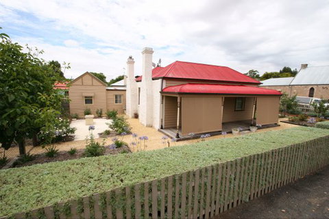 Shurdingtons Cottage - Dalby Accommodation 6