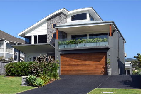 Sundara Beach House - Dalby Accommodation 1