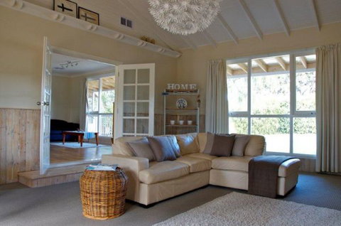Sweetman Cottage - Dalby Accommodation 1