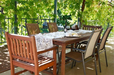 Sweetman Cottage - Dalby Accommodation 3