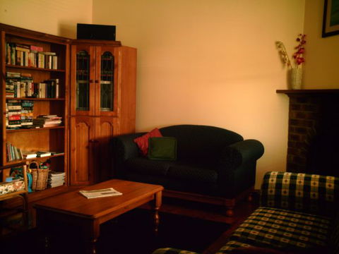 The Cottage No 12 On North - Dalby Accommodation 1