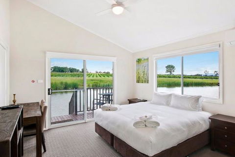 The Lakehouse At 201 - Dalby Accommodation 0