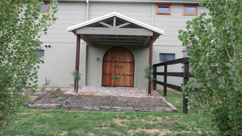 The Loch Barn - Dalby Accommodation 0