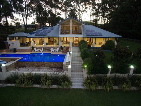 The Ridge Retreat Mollymook - Dalby Accommodation 0
