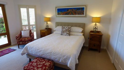 The Ridge Retreat Mollymook - Dalby Accommodation 2