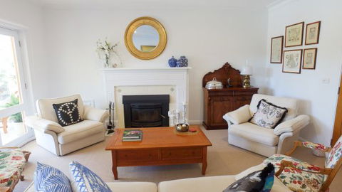 The Ridge Retreat Mollymook - Dalby Accommodation 3