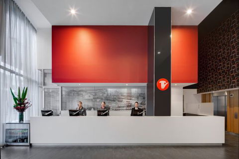 Travelodge Hotel Melbourne Docklands - Dalby Accommodation 0