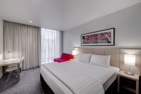 Travelodge Hotel Melbourne Docklands - Dalby Accommodation 1
