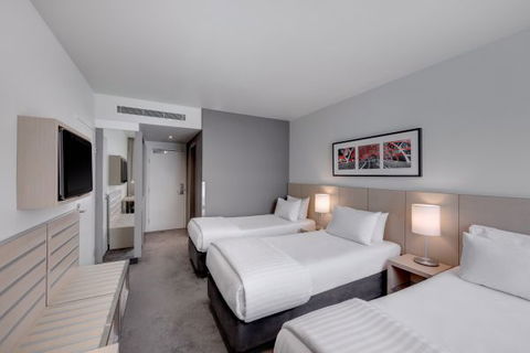 Travelodge Hotel Melbourne Docklands - Dalby Accommodation 2