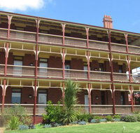 Yarra House - Dalby Accommodation