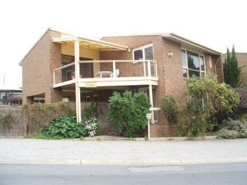 1/3 Strangways - Dalby Accommodation 0