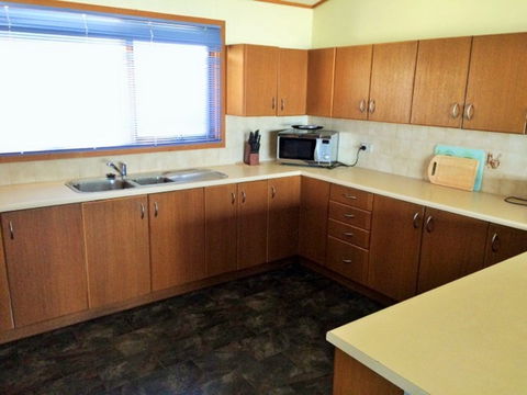 1/3 Strangways - Dalby Accommodation 3