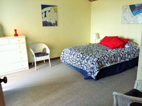 1/3 Strangways - Dalby Accommodation 4
