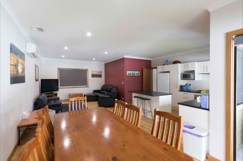 192 Page Drive Blanchetown -River Shack Rentals - Dalby Accommodation 4