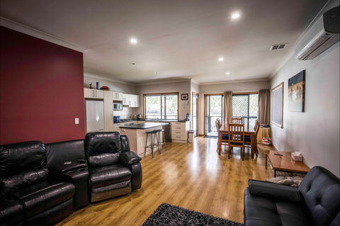 192 Page Drive Blanchetown -River Shack Rentals - Dalby Accommodation 5