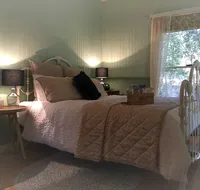 Telegraph Retreat Cottages - Dalby Accommodation