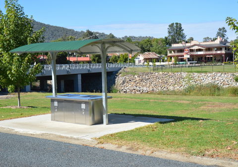 Adelong Golden Gully Caravan Park - Dalby Accommodation 2
