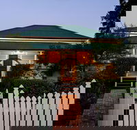 Albion Cottage - Dalby Accommodation