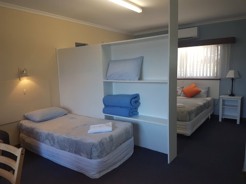 Beachport Motor Inn - Dalby Accommodation 0